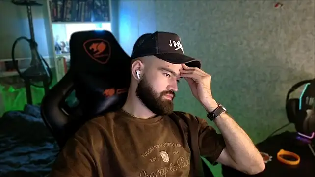 _Serious_Man Show in webcam