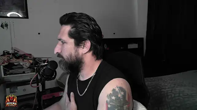 DevilPup75_ Chat XXX in diretta