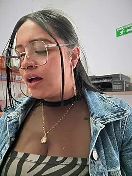 Outdoors-Mia_Khalifa's Live XXX Chat