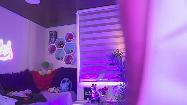 Rebecah_1 Adlı Modelin Canlı XXX Sohbeti