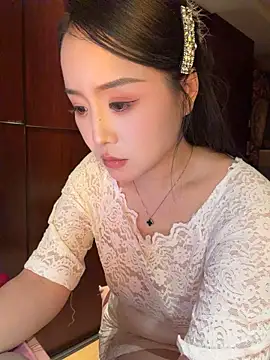 momoli60 在線直播表演