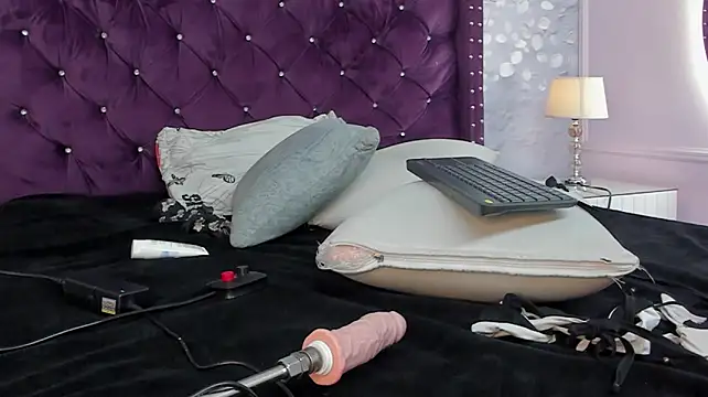 Chat +18 de aline_myers ao vivo