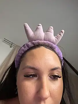 Lucy_doll22's Live Chat Room