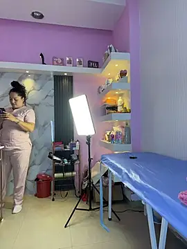 XXX chat uživo modela Nails_Lucia