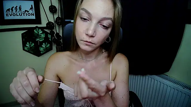 EmillyPlay 라이브 XXX 채팅