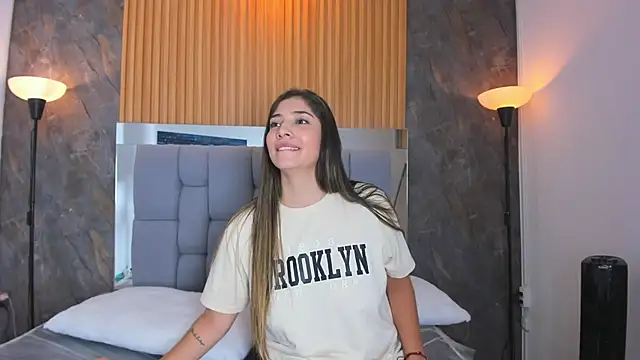 ariana_smith04's Live Chat Room