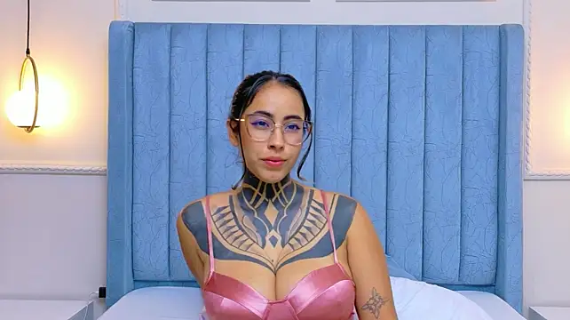 NicoleBlum Adlı Modelin Canlı XXX Sohbeti