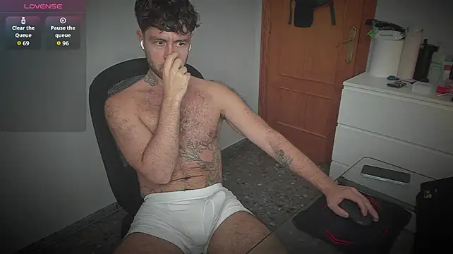 HonestAndrew live XXX chat