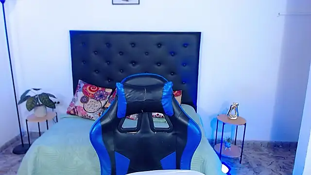 yousimon18's Live XXX Chat