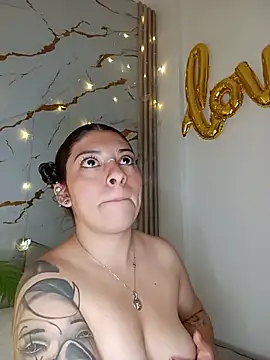 Živý XXX chat Iam_Issaa_