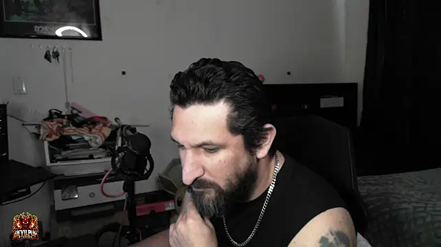 DevilPup75_ élő XXX-chatje