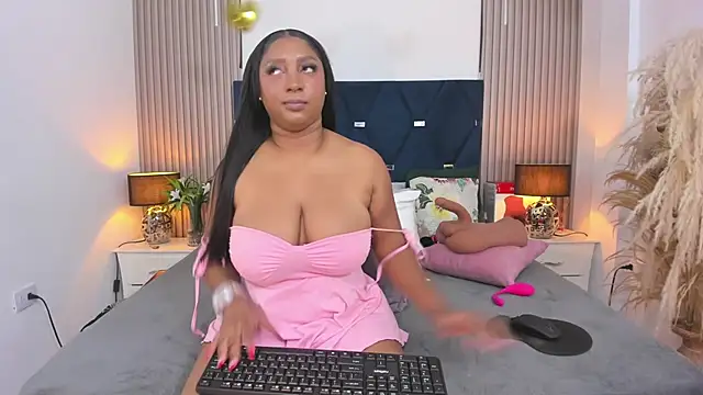 gabytyara2 Adlı Modelin Canlı XXX Sohbeti