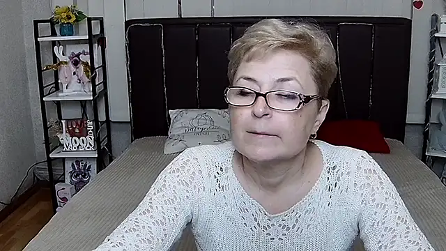EmiliaGree's Live XXX Chat