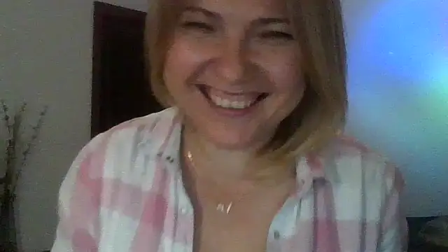 ElenaLove888's Live XXX Chat
