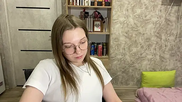 Chat +18 de TomokoHylinski ao vivo