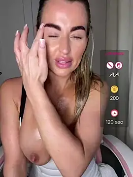 Chat +18 de Carmel_Louise ao vivo