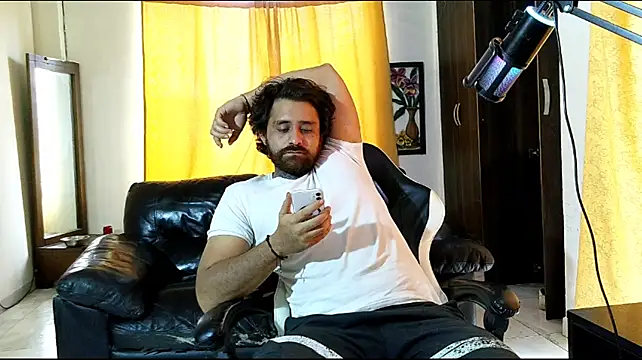 aronmiller404 live XXX chat