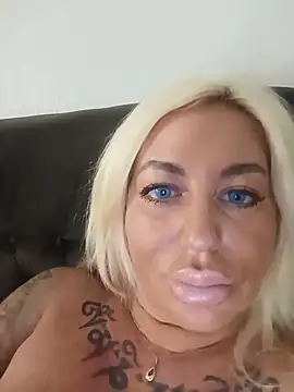 MiaMooly Live XXX Chat