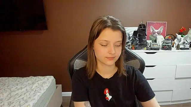SoniNesti's Live Chat Room