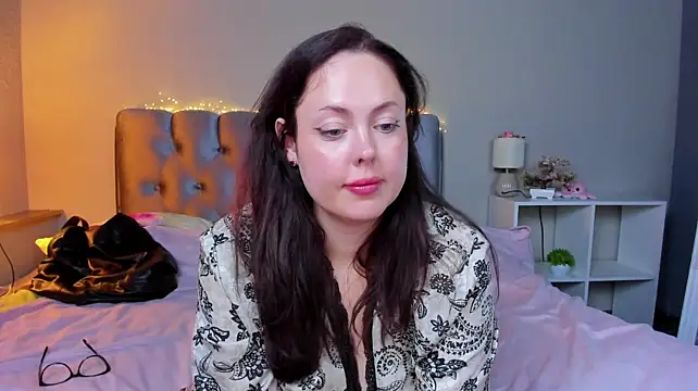 AlbaLimory XXX чат на живо