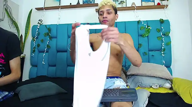 Dirty3someGuysn Live XXX chat