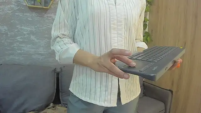 Mhelanny2のライブXXXチャット