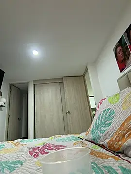 Chat +18 de vaioletrouse ao vivo