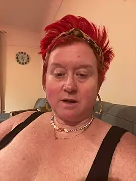 BustyRedxx XXX чат на живо