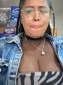 Outdoors-Mia_Khalifa 现场XXX聊天