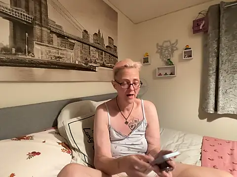 Curvy-Jinx Chat XXX in diretta