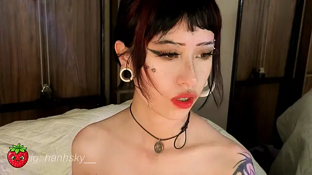 HannahSky_'s Live XXX Chat
