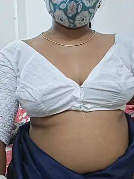 Hotty_Priyanka élő XXX-chatje