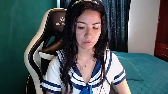 alice_middlee Adlı Modelin Canlı XXX Sohbeti