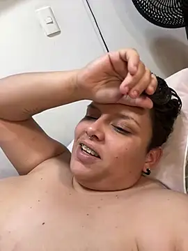 แชท XXX สดของ Mabelydani