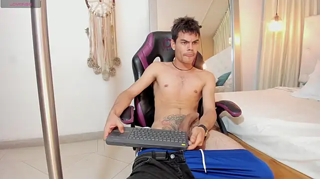 Lycan____ Live XXX Chat