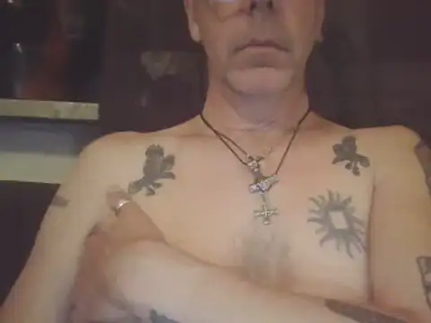 Czat XXX na żywo – SHARPSkinhead