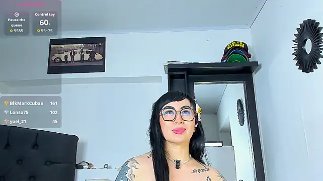 Vicky_hotmilf's Live XXX Chat
