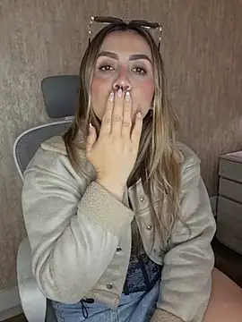 AriaRous' Live XXX Chat