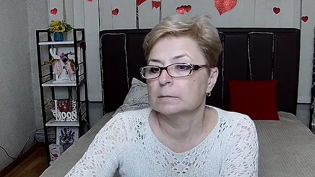 EmiliaGree Adlı Modelin Canlı XXX Sohbeti