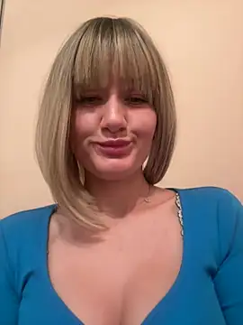 LunaFoxs' Live XXX Chat
