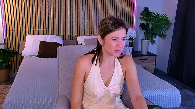 EmeraldGlow Chat XXX live