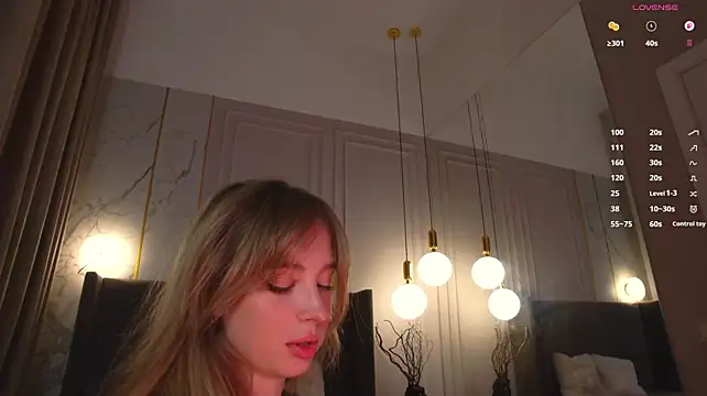 LoraineLuff Chat XXX live