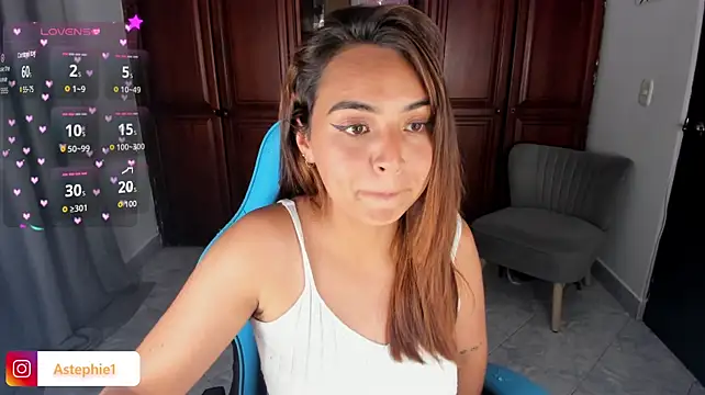 Chatroom XXX en direct de Nicole_Ss