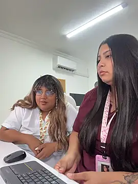 Mia_roussee_'s Live XXX Chat