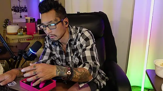 Chatroom XXX en direct de Ghost11_11
