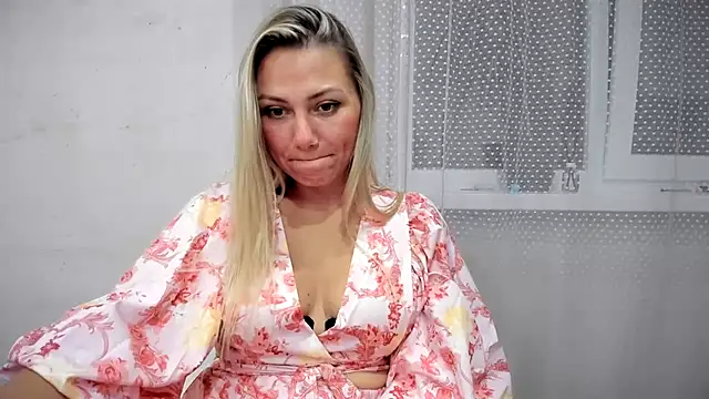MonicaSweettty Chat XXX in diretta