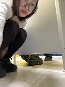 Онлайн чат XXX sukidaa