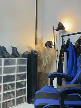 Czat XXX na żywo – DimitriSullivan_