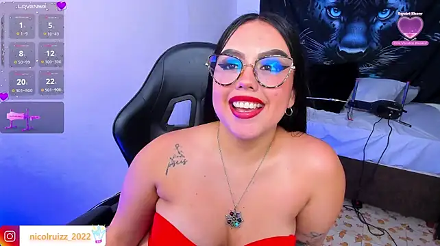 Nicolle_Ruizz élő XXX-chatje