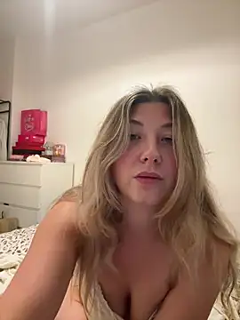צ'אט XXX בשידור חי של LillySpark201
